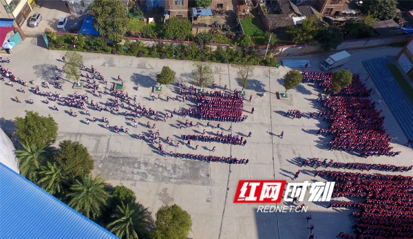 道县:绍基学校五千师生开展"防空袭"演练