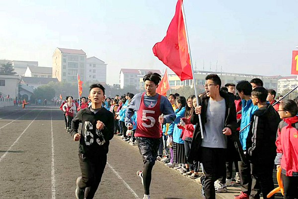 新化三中举行第十二届艺体节闭幕式暨师生联欢晚会