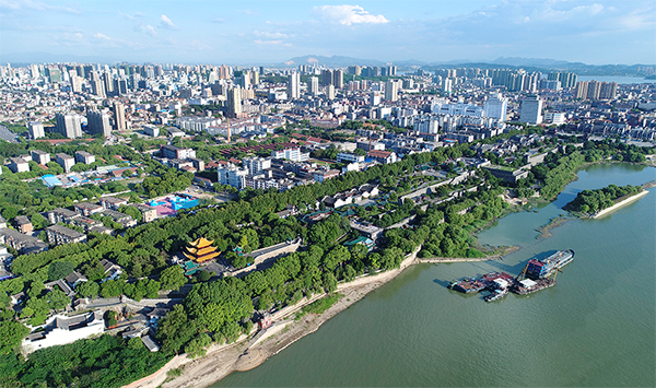 改革开放至今,岳阳城市面貌发生翻天覆地的变化,过去的古老小城,已