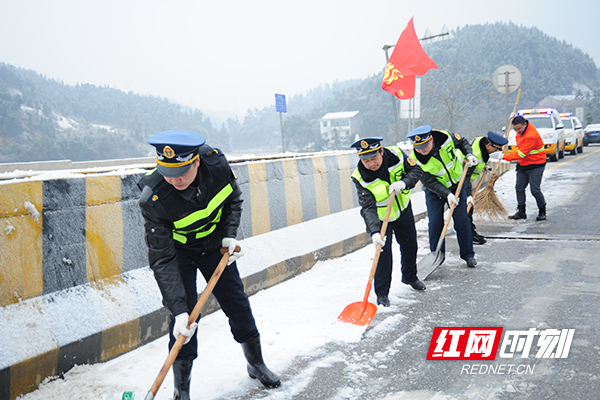 日讯(通讯员 谷经华)昨日,株洲城郊公路养护中心蝶屏养护站站长程红旗