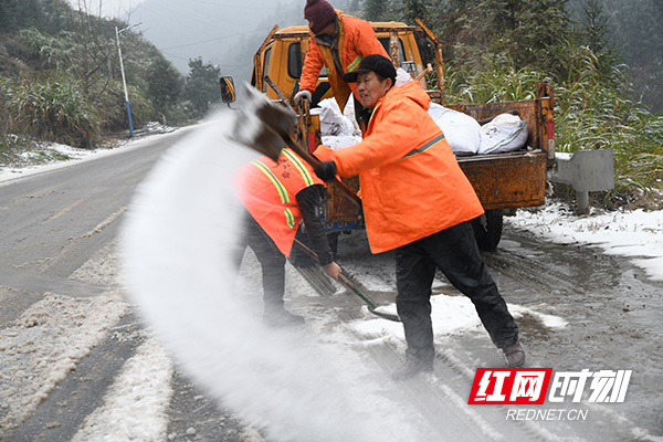 日讯(通讯员 谷经华)昨日,株洲城郊公路养护中心蝶屏养护站站长程红旗