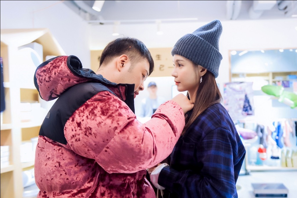 女儿们的恋爱海涛为哄沈梦辰开心头戴少女系花饰卖萌