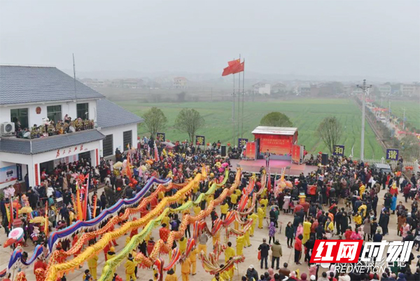 2月19日,衡东县大浦镇长丰村举办第二届元宵篝火晚会.