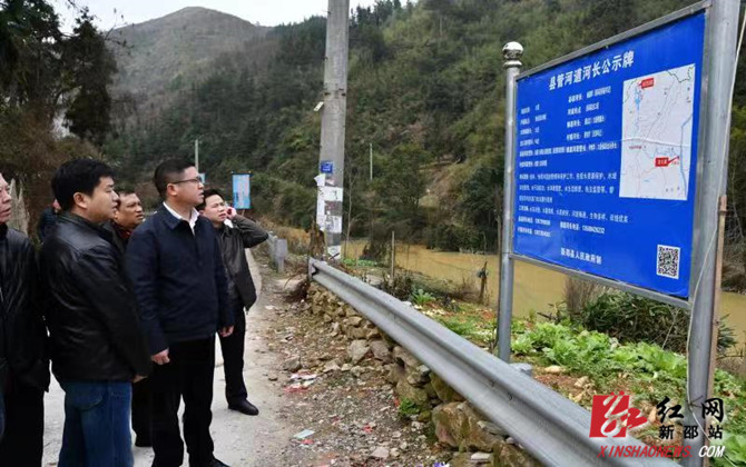 杨韶辉指导龙溪铺镇当前重点工作