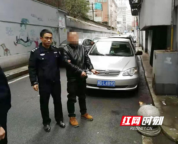 石鼓警方经"衡阳群众"举报 破获车内财物被盗案