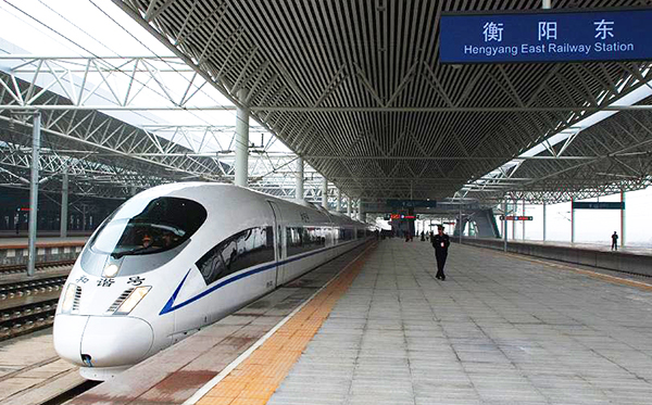 高铁衡阳东站的建筑规模及客流量仅次于长沙南站,2009年12月26日的
