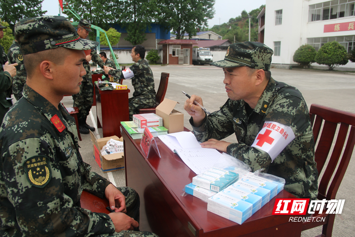 武警湖南总队医疗专家组深入各支队为基层官兵服务