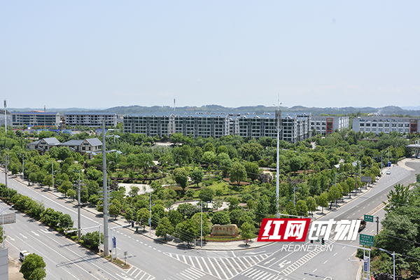 付姣龙 衡阳报道 4月29日,临近"五一",为赶着节前出货,祁东县归阳工业