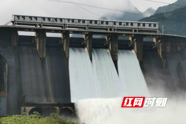 山口水库泄洪.