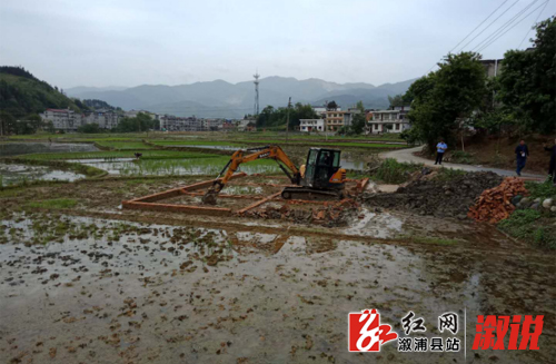 黄茅园镇依法拆除7处违法用地建筑_乡镇快讯_溆浦站