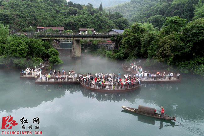 资兴东江湖旅游区举行雾漫小东江仙女秀活动