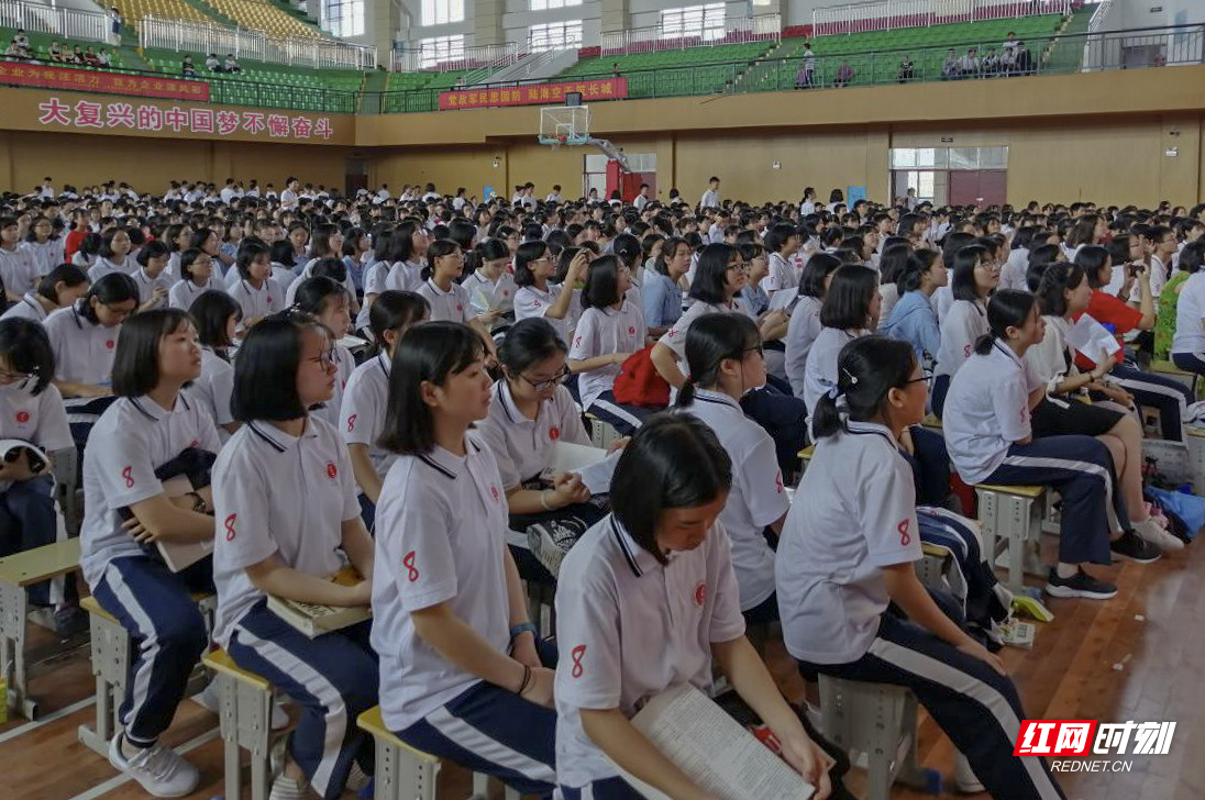 道县一中举办第三届学生建制班红歌合唱大赛