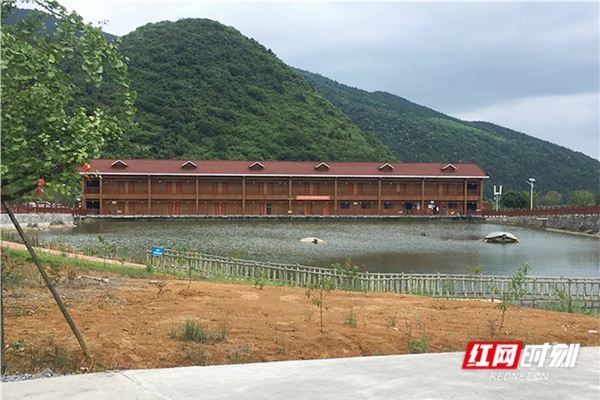 凉伞坪村引进的项目五盖山滑雪场.