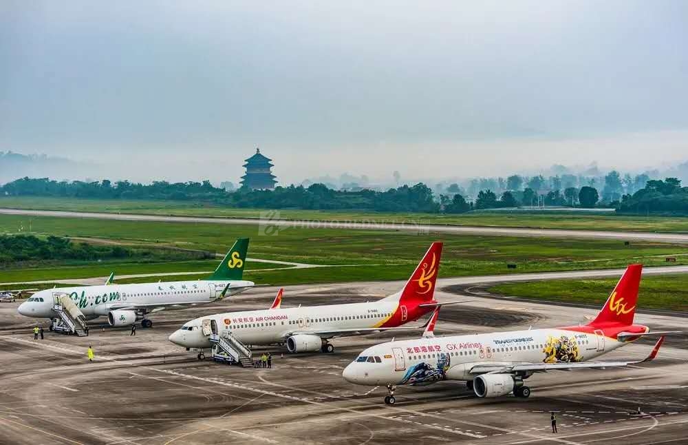 红图 正文 《繁忙的空港》2019年5月26日摄于怀化芷江机场.