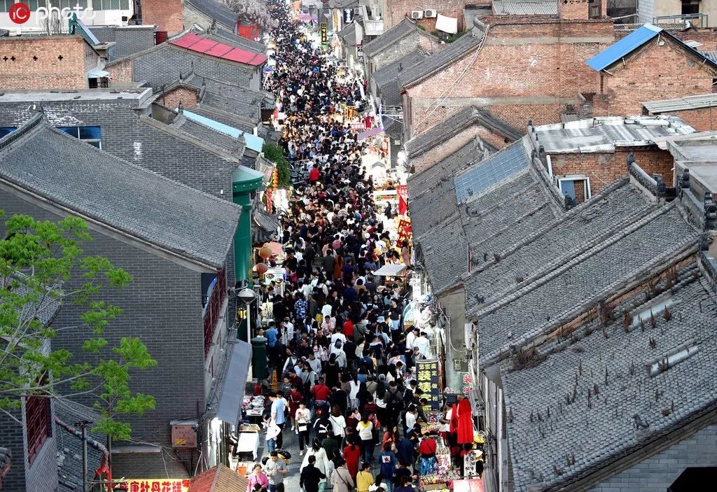 2019清明小长假的第一天,洛阳游客历史文化街区,攻略老城挂机.如织者忍人流图片