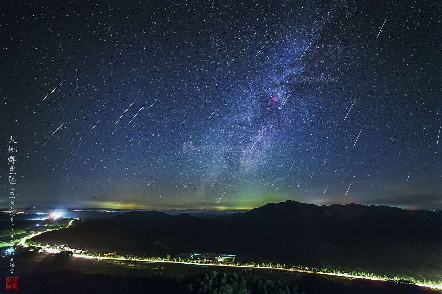 2013年武功山,英仙座流星雨.(资料图/罗程.微信公众号,新浪