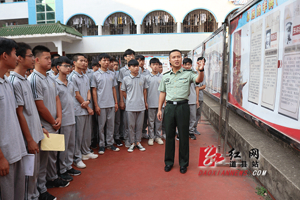 演讲现场,来自道县一中,二中,五中,永州工贸学校的6名选手围绕"传承