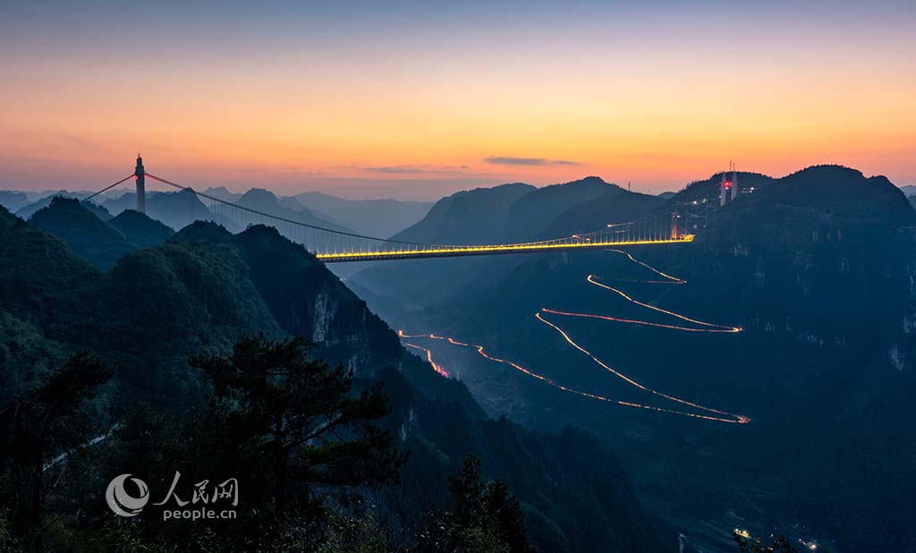 飞渡天堑桥夺天工