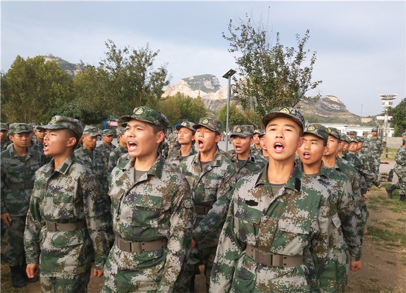 怀化军分区指导鹤城区人武部回访部队,勉励新兵安心服役建功军营