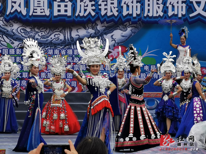 靖州苗服银饰闪亮中国凤凰第七届苗族银饰服饰文化节