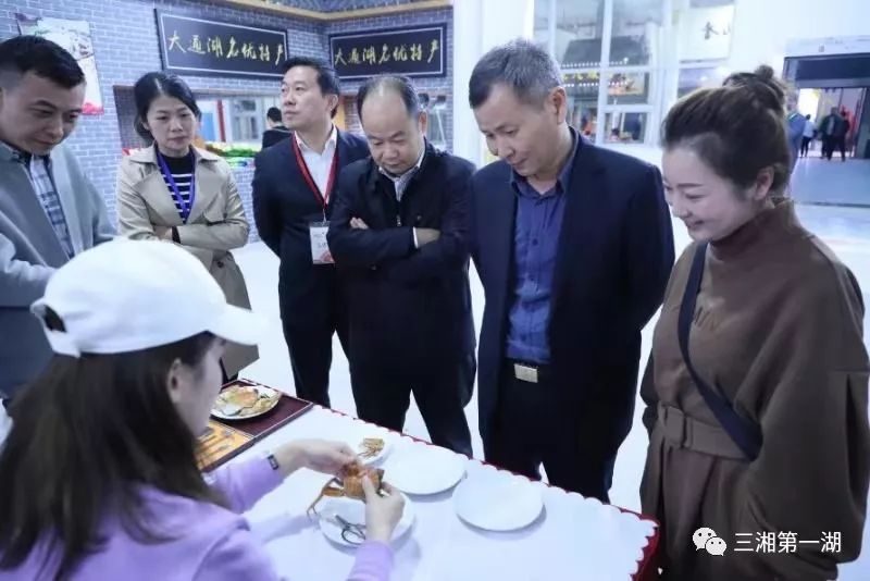 益阳美食文化旅游节瞿海视察指导大通湖展馆