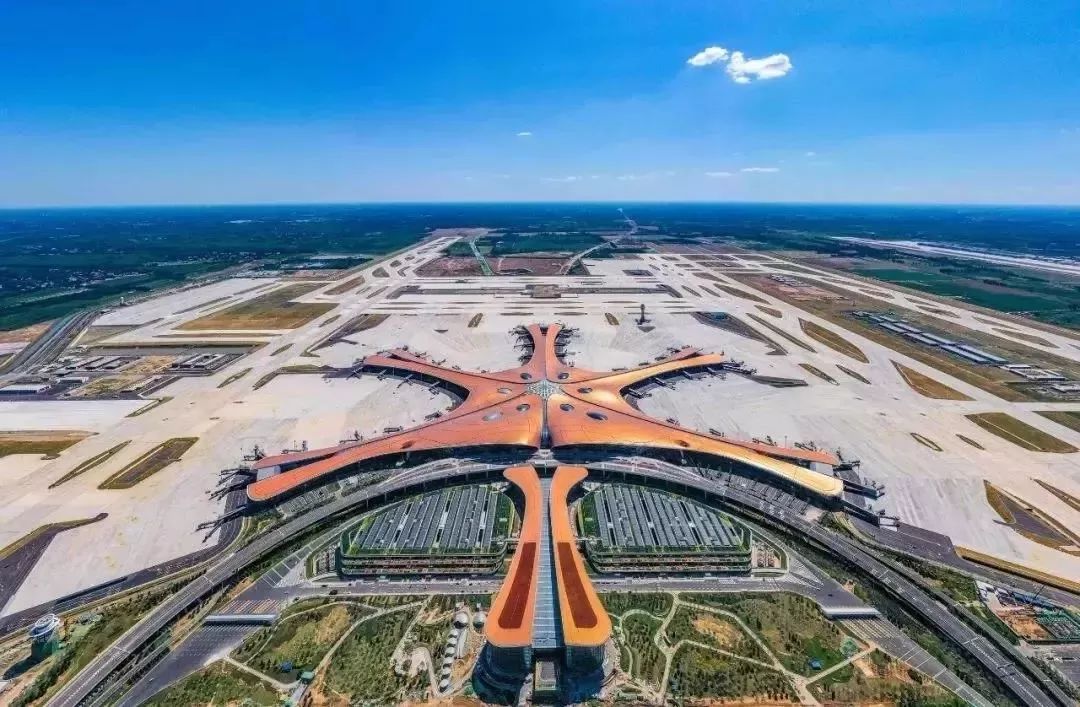 他们是北京大兴国际机场的"新国门卫士 时刻