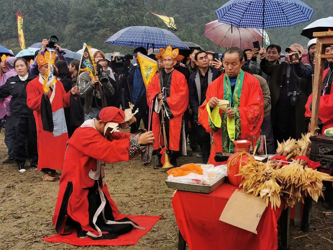 美如诗古丈岩头寨首届苗族跳香节惊艳湘西圆满成功