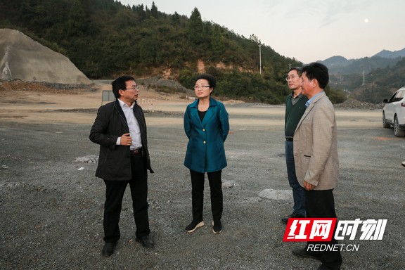 龙晓华调研古丈县人民医院综合楼建设项目.