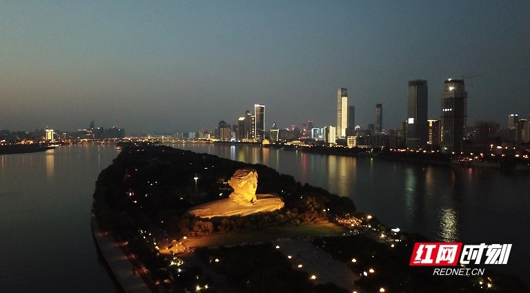 长沙橘子洲头夜景.