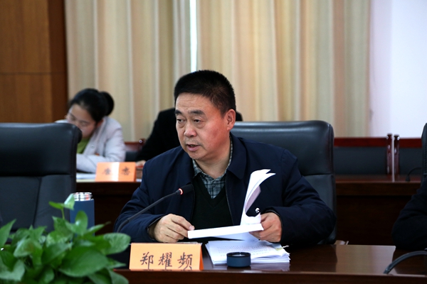 市委主题教育第二指导组组长郑耀频作点评讲话.曾婕摄