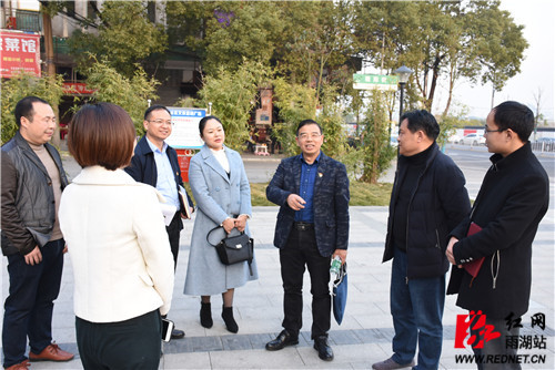 市委组织部副部长,市委两新工委书记鲁建春来到窑湾街道唐兴寺社区,和
