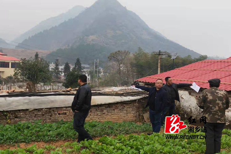 潭市镇:积极开展铁路沿线安全隐患排查整治