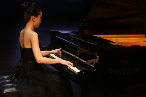 聆听"钢琴之王"李斯特 湖南湘潭妹子沈诗哲钢琴独奏音乐会走进海南