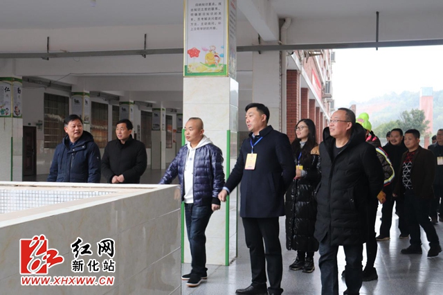 周海强率娄底市第五届人大代表新化代表团第五组代表到安正学校视察