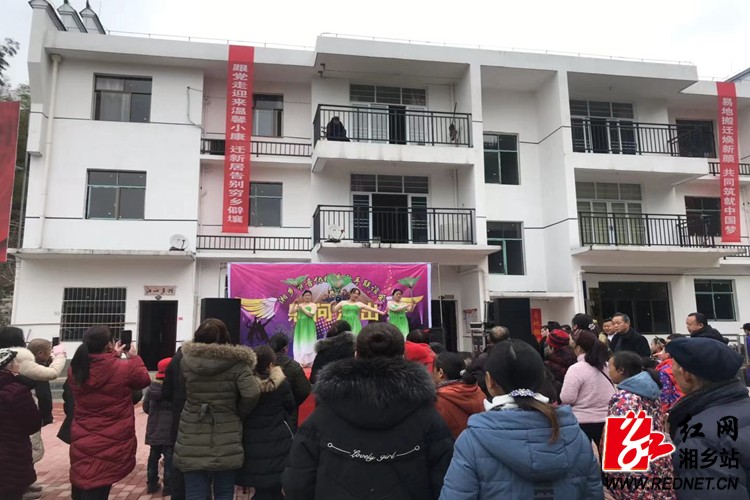 中沙镇:市音协慰问演出走进易地搬迁安置区 - 红网湘乡站