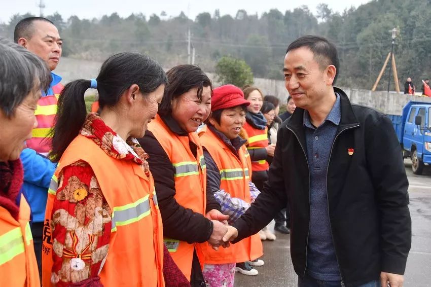 关怀在持续,新邵县领导慰问基层干部群众