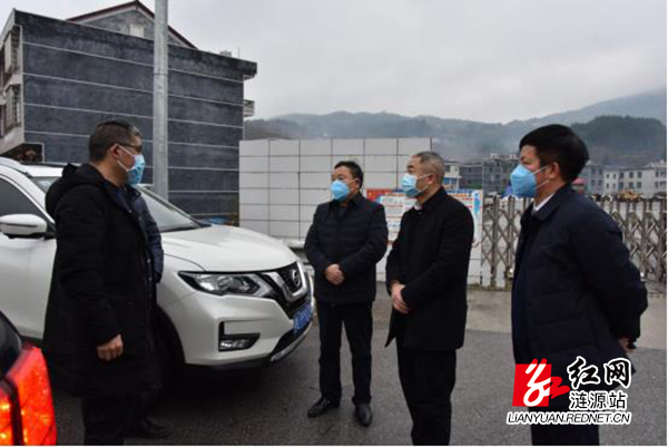 涟源市委副书记,市长刘杰(右二),副市长邓文旦(右三)在伏口高速公路
