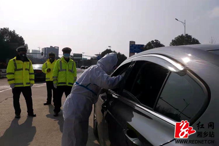 防控疫情我们在一起湘乡市设立6个防疫检查站严把车辆人员进出关