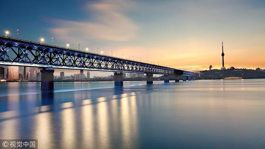 资料图:武汉著名的长江大桥景点.图/视觉中国