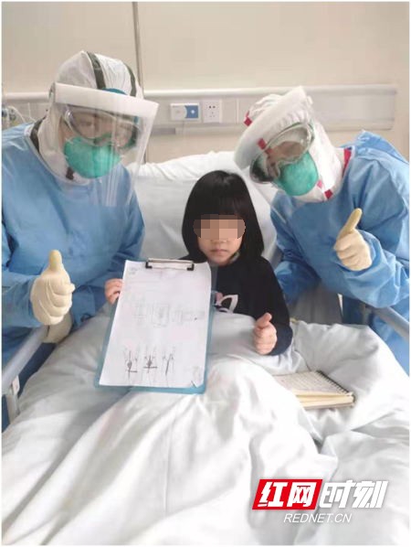 以简笔画表达谢意小患者画画感谢医护人员