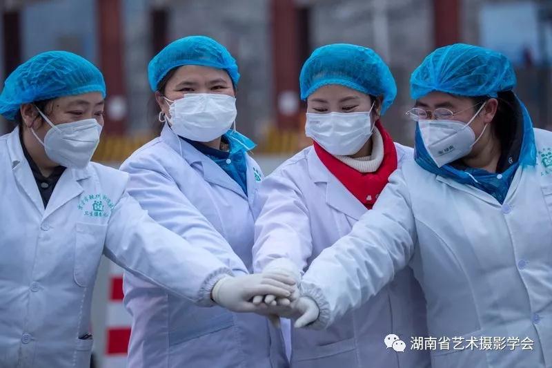 摄影丨防疫岗位最美的人
