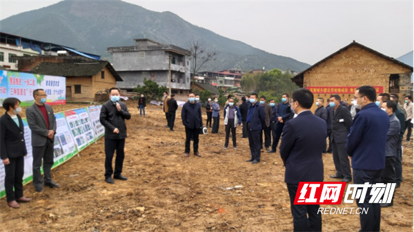 肖家镇大院村人居环境整治现场.