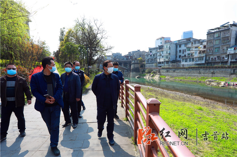 吉首刘珍瑜到万溶江乾州段开展巡河