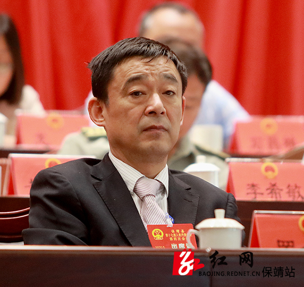 县人大常委会主任罗念生主持会议 秋实 摄