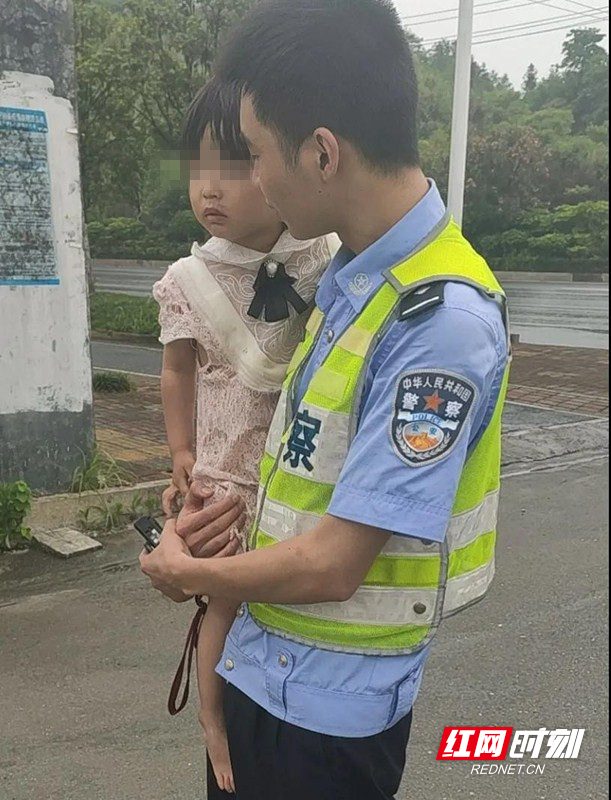 郴州:执勤中遇迷路孩子 暖心交警全力救助