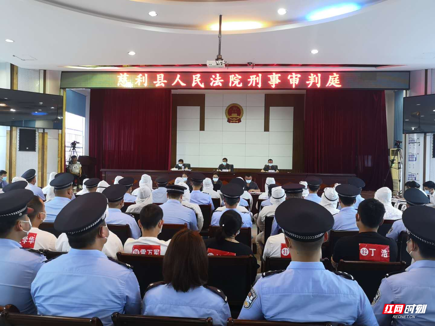 谢海军)6月9日,慈利县人民检察院提起公诉的马国平等34人涉嫌开设赌场