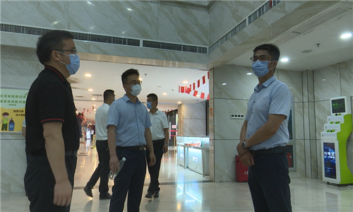 胡亚湘实地督查深化全国文明城市建设工作