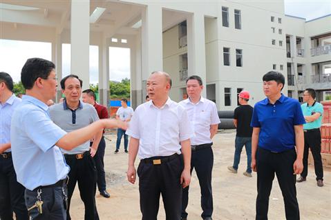 罗建南到全县部分重点项目现场办公