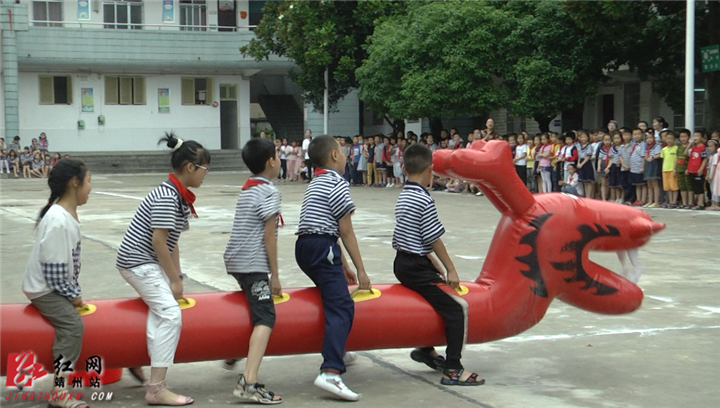 靖州县土桥小学赛旱地龙舟迎端午佳节