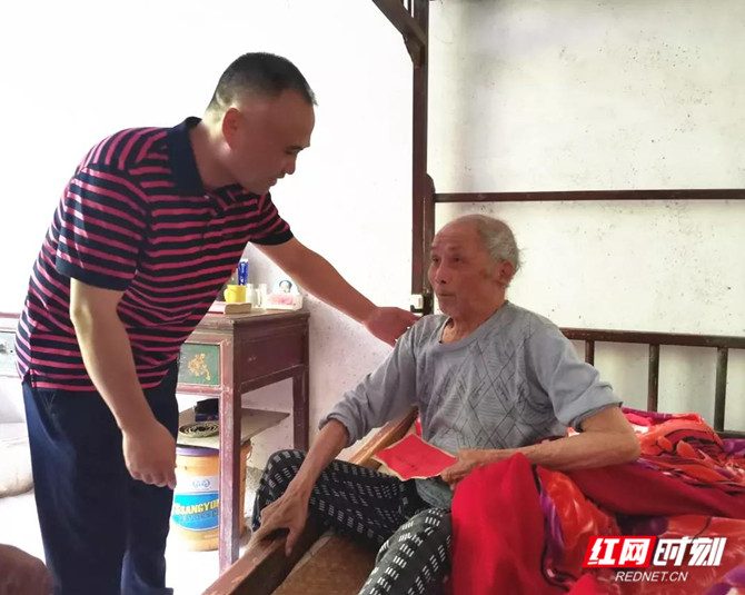 县委常委,县委办主任仇湘中